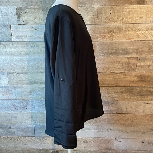 🛍️3/$30 Larry Levine women’s black billowy roll tab sleeve blouse size medium - Picture 3 of 9